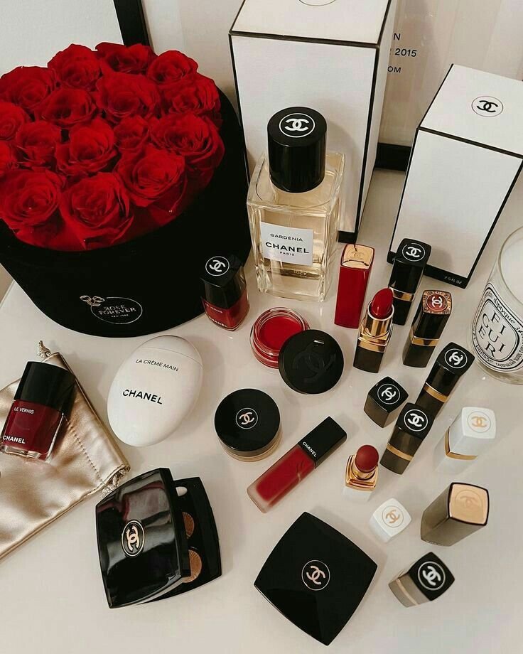 Makeup - giving you an elegent personality with Makeurblush